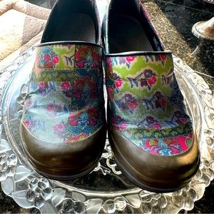 Vintage‎ floral Dansko size 37 vegan 🌱